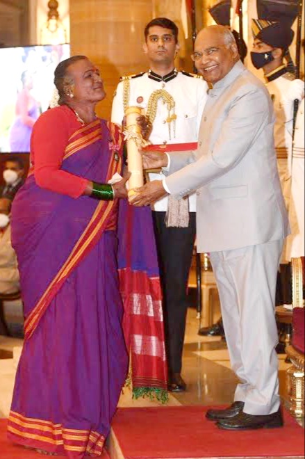 जानिए कौन है पद्मश्री विजेता ट्रांसजेंडर मंजम्मा जोगाती, अनोखे तरीके से किया राष्ट्रपति का अभिवादन