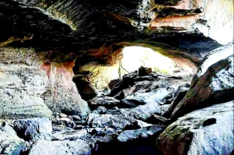 इस गुफा में 3 बार ताली बजाओ और छत से बरसता पानी पाओ, गुफा का नाम है 'बरसो पानी'