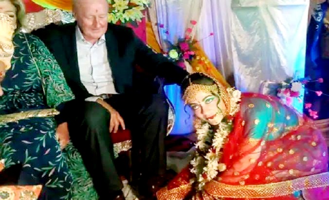 पेरिस की लड़की को हुआ बिहार के लड़के से प्यार, भारतीय रीति रिवाज से करी धूमधाम से शादी