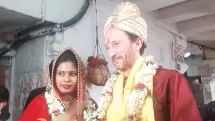इंग्लैंड से शादी रचाने भारत आया लड़का, झारखंड के वैधनाथ धाम में हिन्दू रीति रिवाजों से हुई शादी